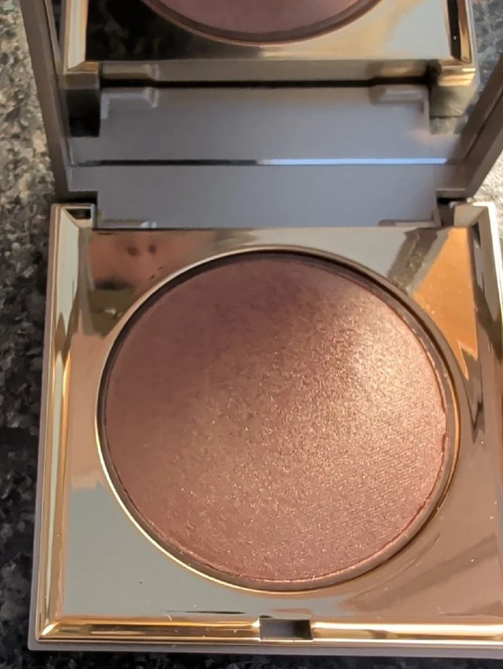 Nearly New! Stila Bronze Heaven's Hue Highlighter Compact